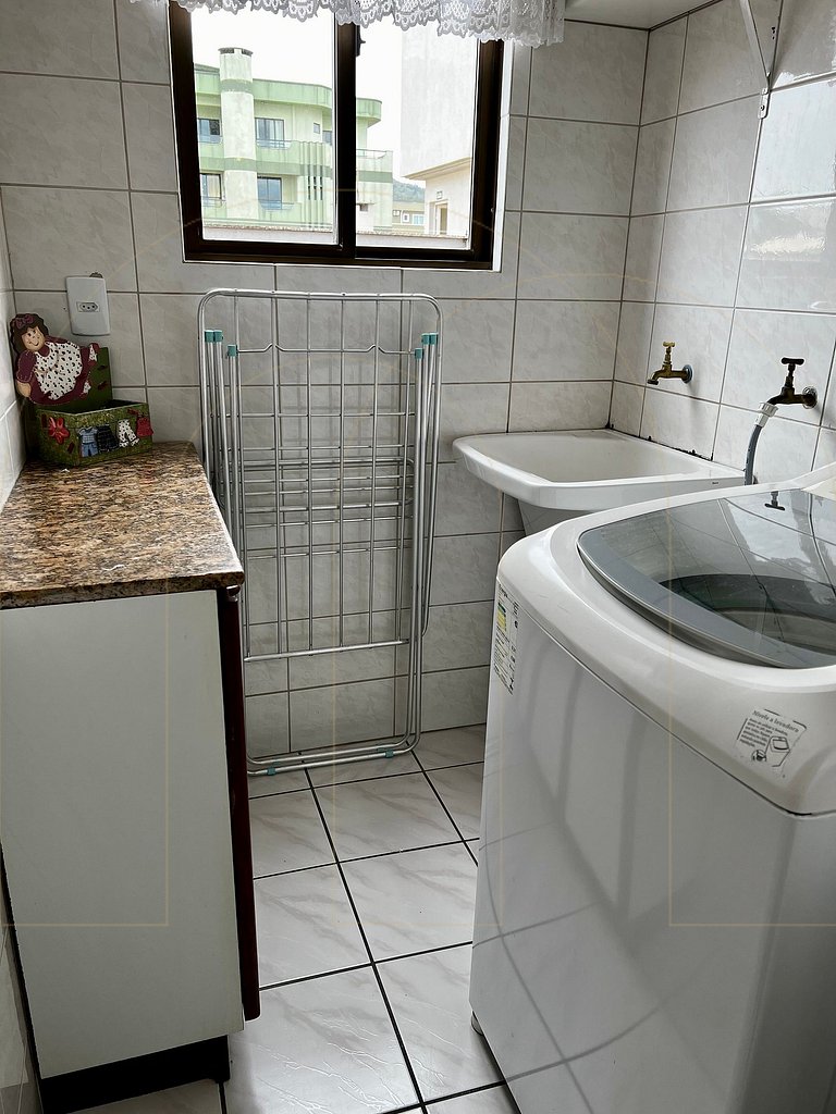 Apartamento 3 dormitórios prox. do Mar Bombas