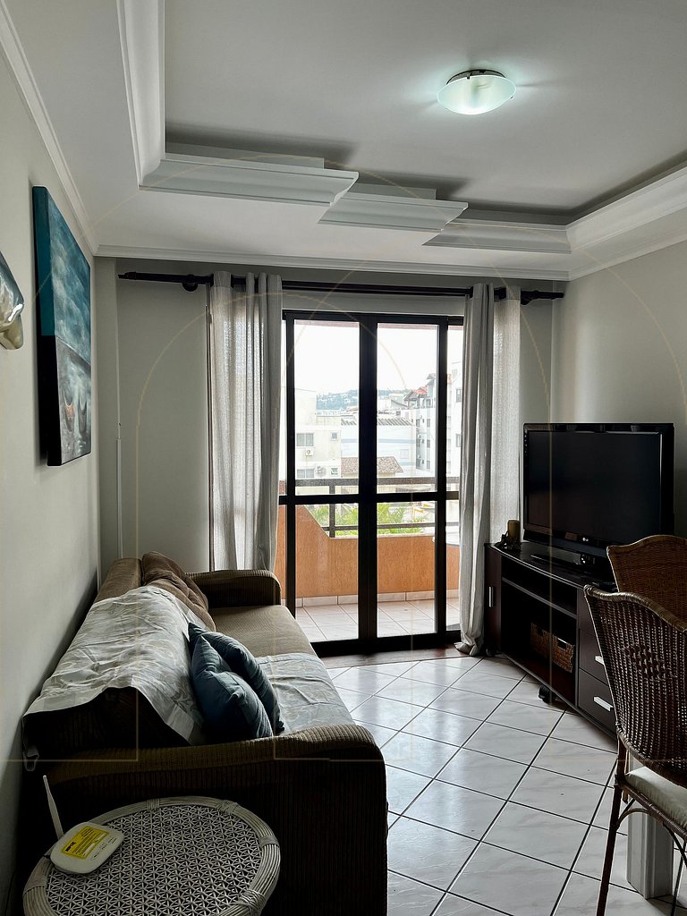 Apartamento 2 dormitórios prox. do mar em Bombas