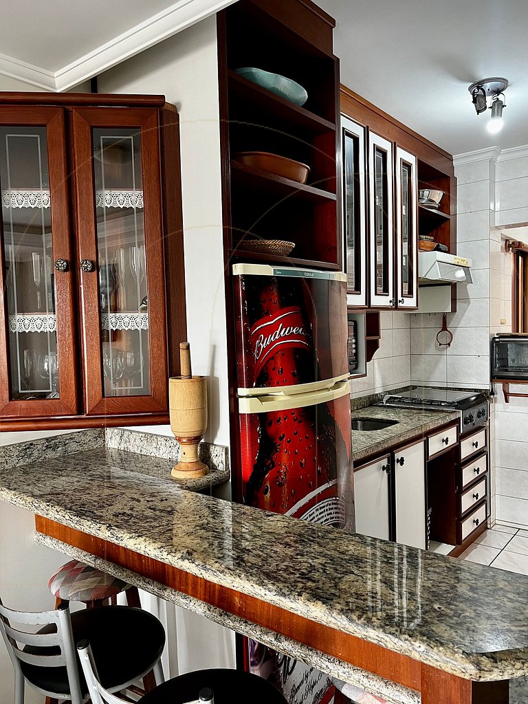 Apartamento 2 dormitórios prox. do mar em Bombas