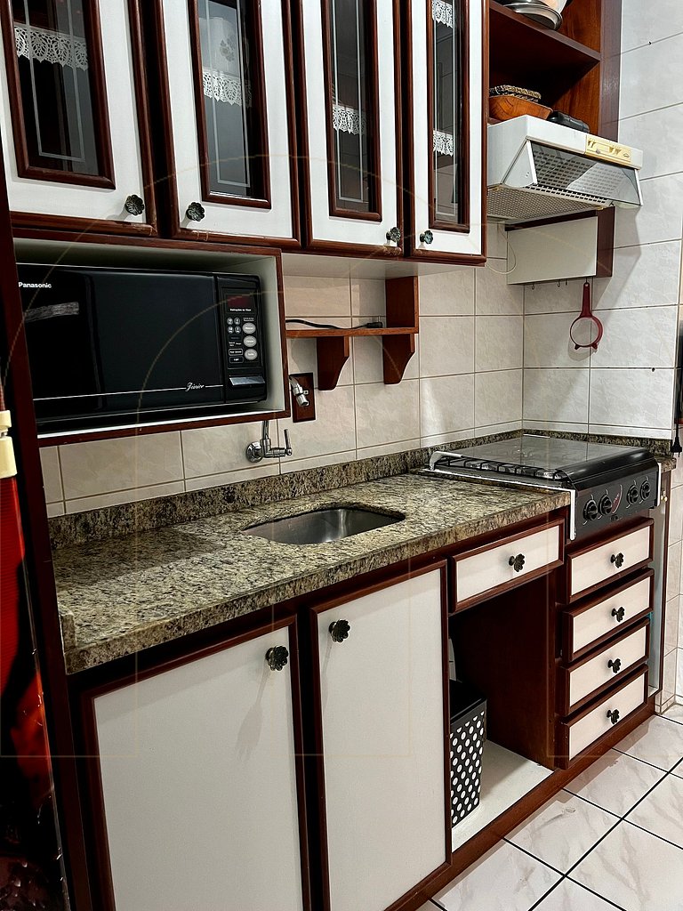 Apartamento 2 dormitórios prox. do mar em Bombas