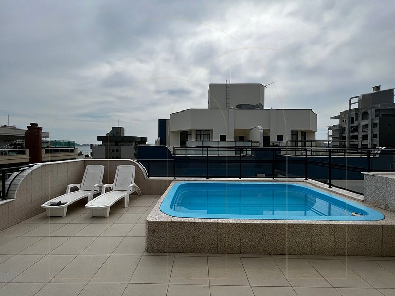 Cobertura Duplex com piscina a 80 metros do mar