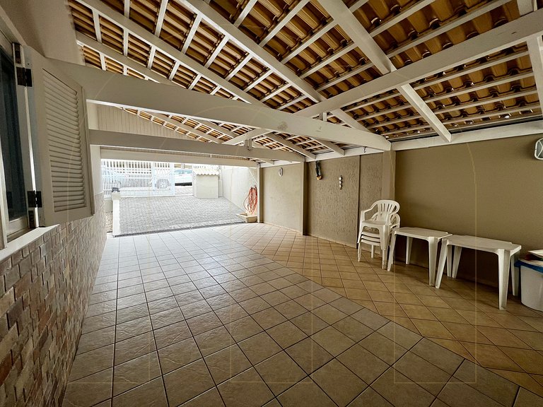 Casa 04 quartos 100 mt da Avenida em Bombas