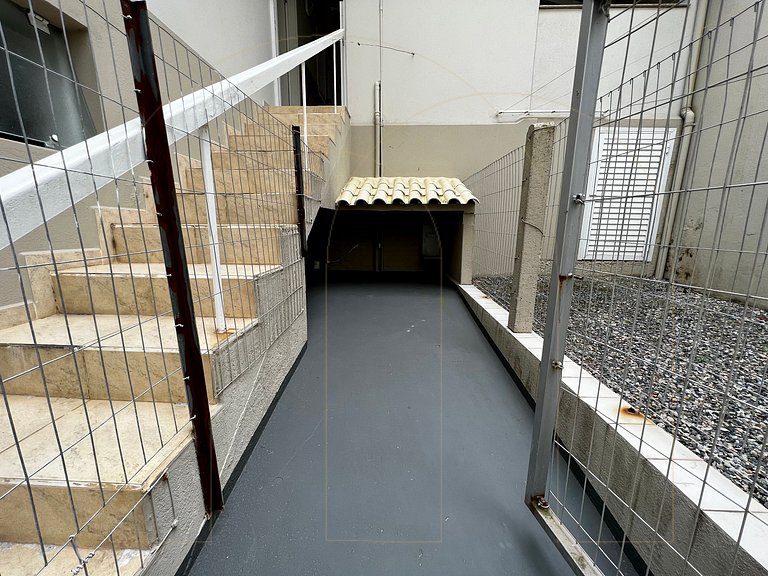 Casa 04 quartos 100 mt da Avenida em Bombas