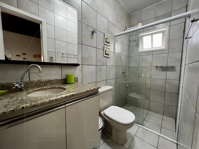 Casa 04 quartos 100 mt da Avenida em Bombas