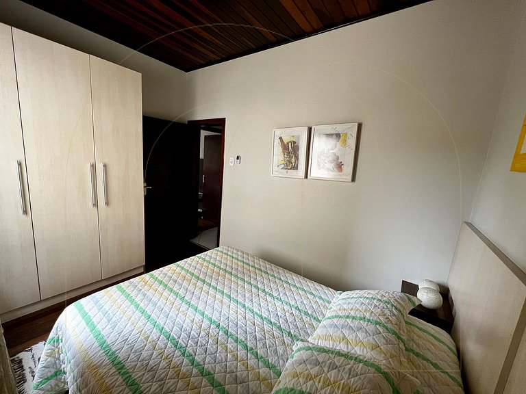 Casa 04 quartos 100 mt da Avenida em Bombas