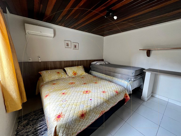 Casa 04 quartos 100 mt da Avenida em Bombas