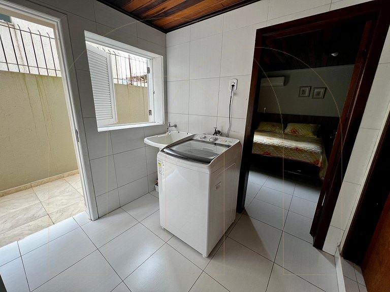 Casa 04 quartos 100 mt da Avenida em Bombas