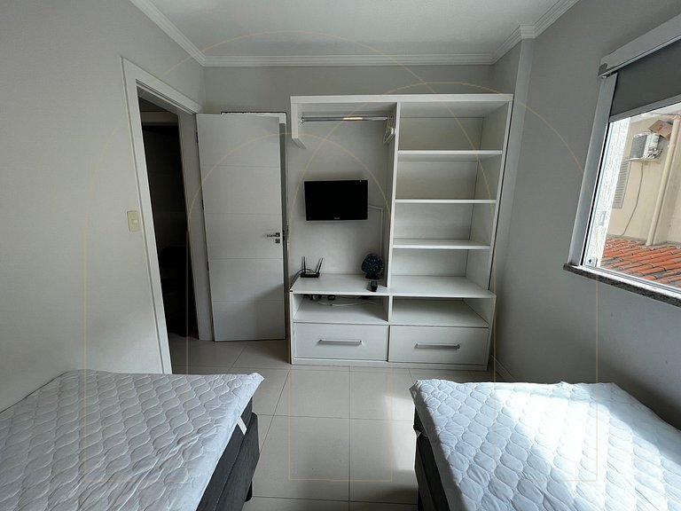 Excelente apartamento 3 quartos em 50 mt da avenida em Bomba