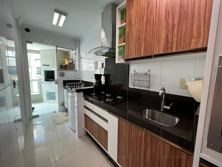 Excelente apartamento 3 quartos em 50 mt da avenida em Bomba