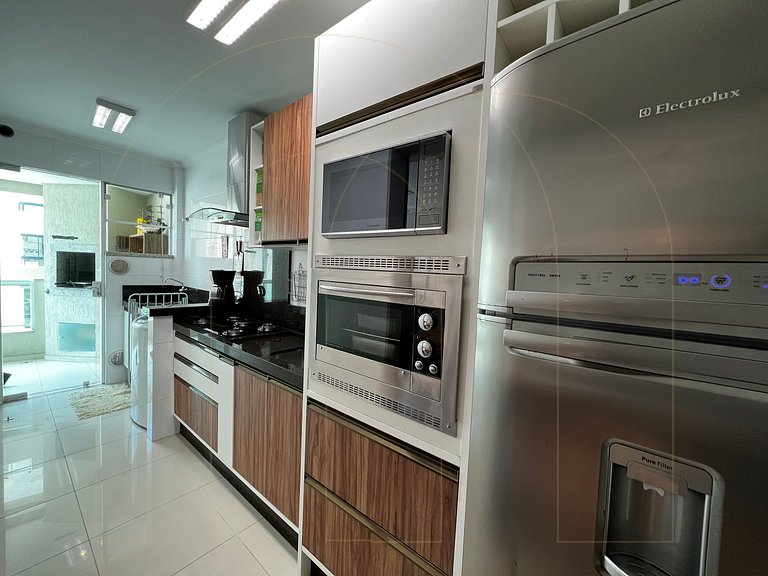 Excelente apartamento 3 quartos em 50 mt da avenida em Bomba