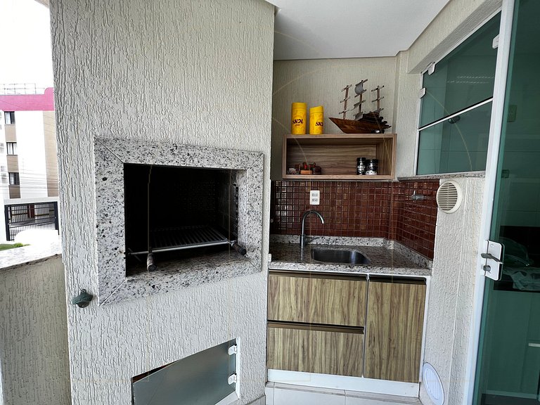 Excelente apartamento 3 quartos em 50 mt da avenida em Bomba