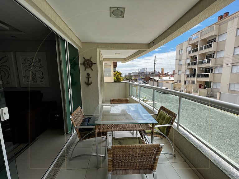 Excelente apartamento 3 quartos em 50 mt da avenida em Bomba