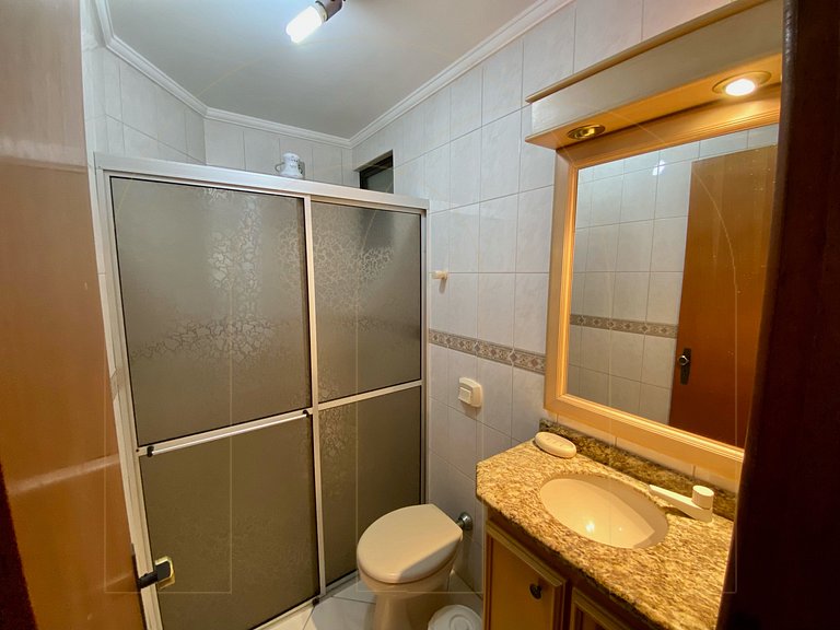 Apartamento 2 dormitórios prox. do mar em Bombas