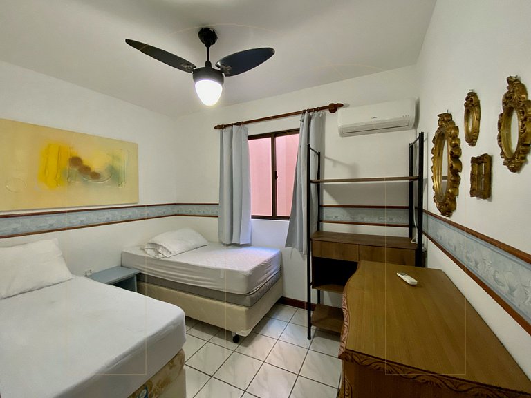 Apartamento 2 dormitórios prox. do mar em Bombas
