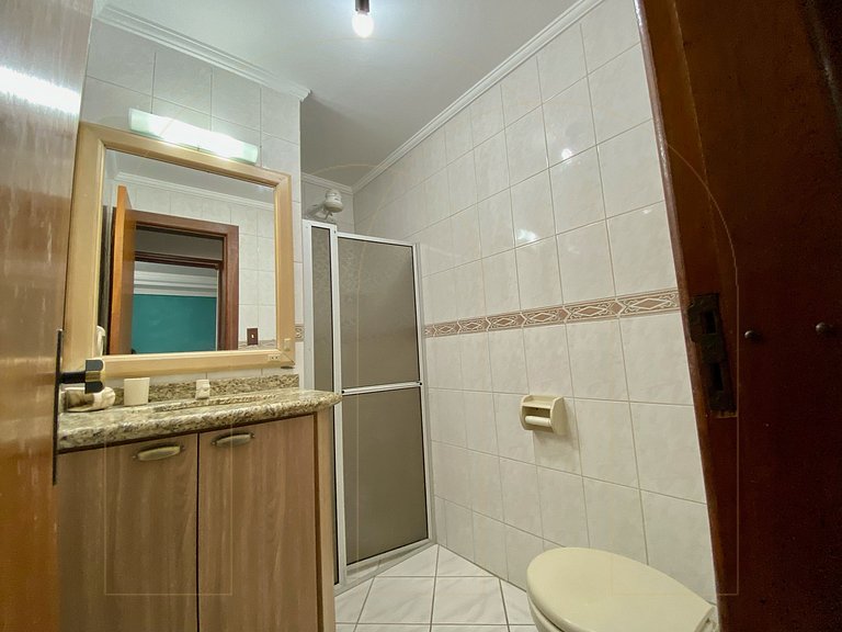 Apartamento 2 dormitórios prox. do mar em Bombas