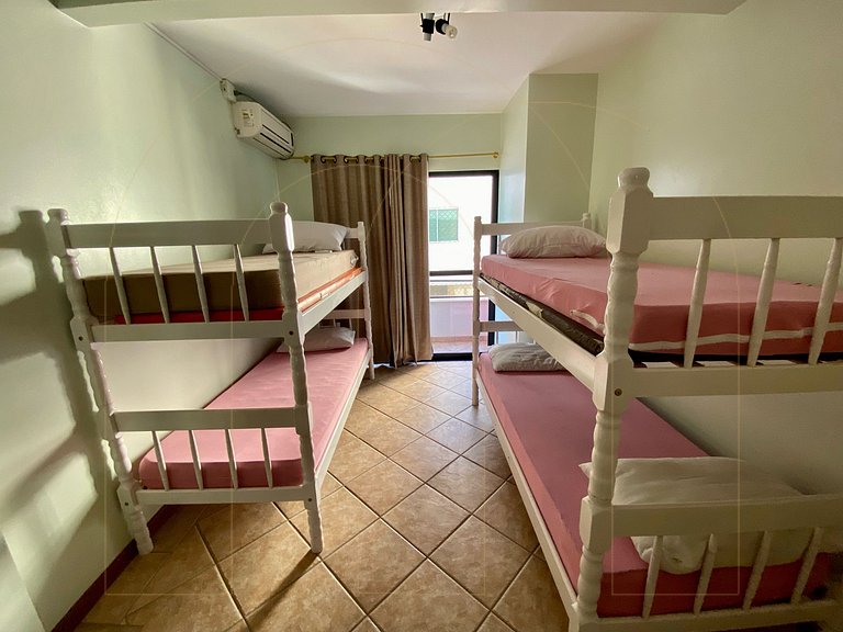 Apartamento 4 dormitórios 80 mt do mar de Bombas