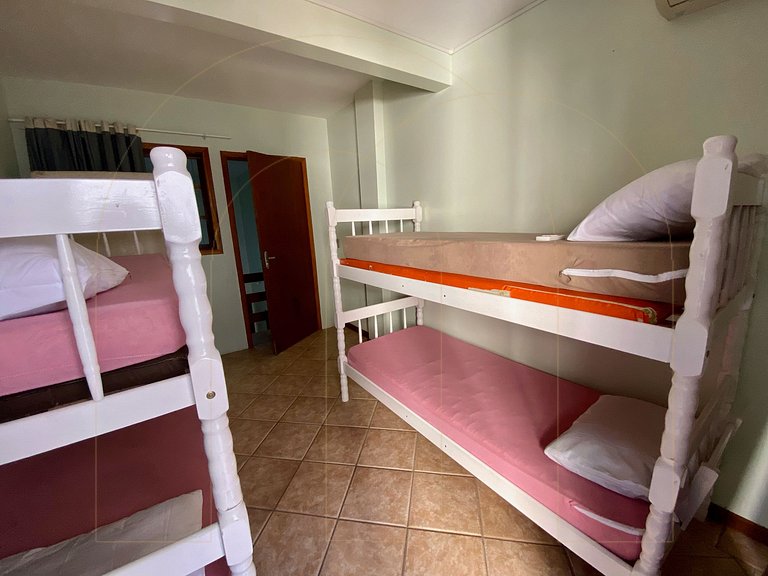 Apartamento 4 dormitórios 80 mt do mar de Bombas