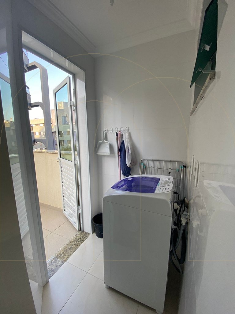 Apartamento 2 dormitorios com ar condicionado, 50 metros da