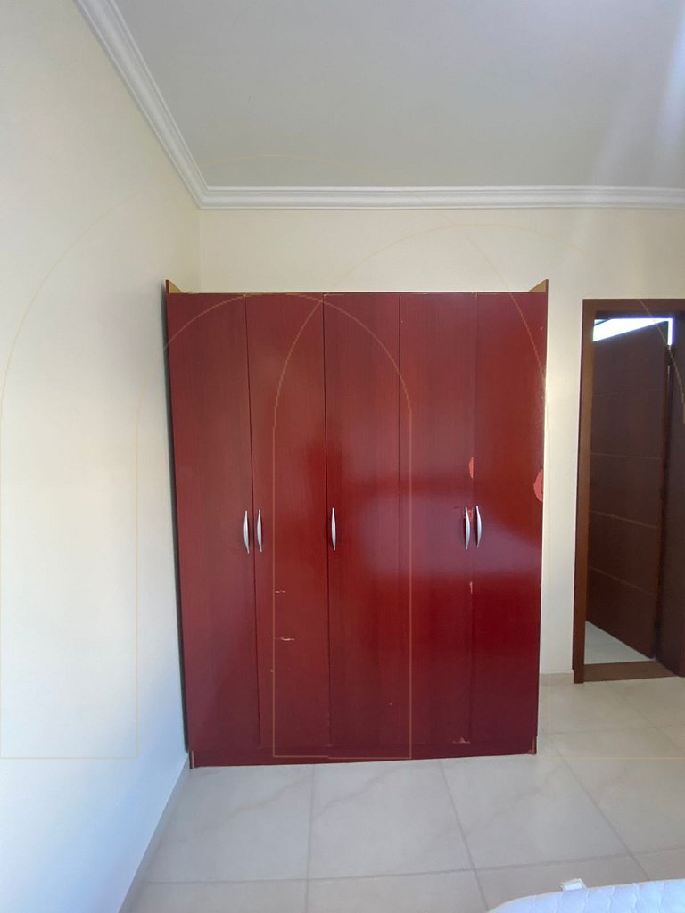 Apartamento 2 dormitorios com ar condicionado, 50 metros da