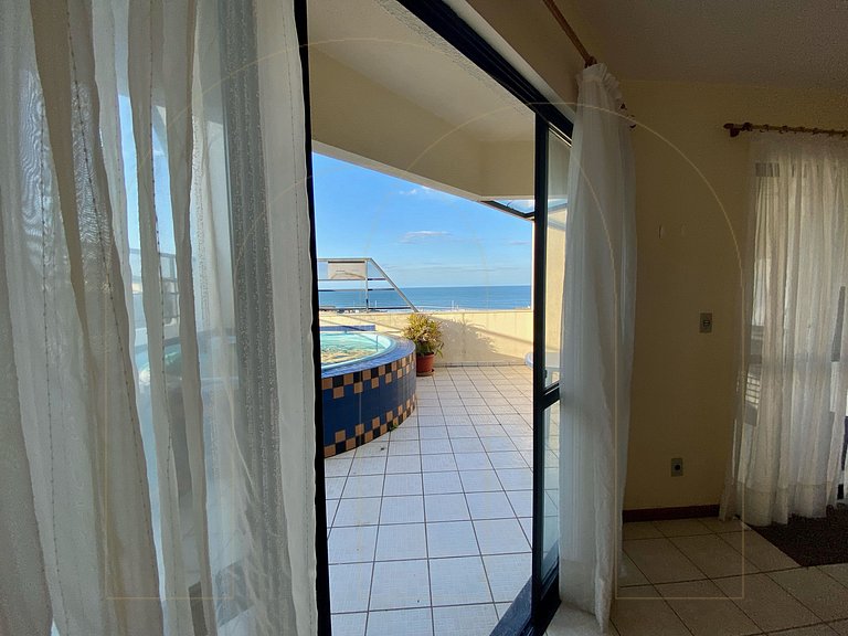 Cobertura Duplex com piscina e vista mar em Bombas