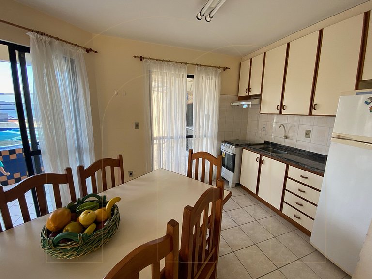 Cobertura Duplex com piscina e vista mar em Bombas