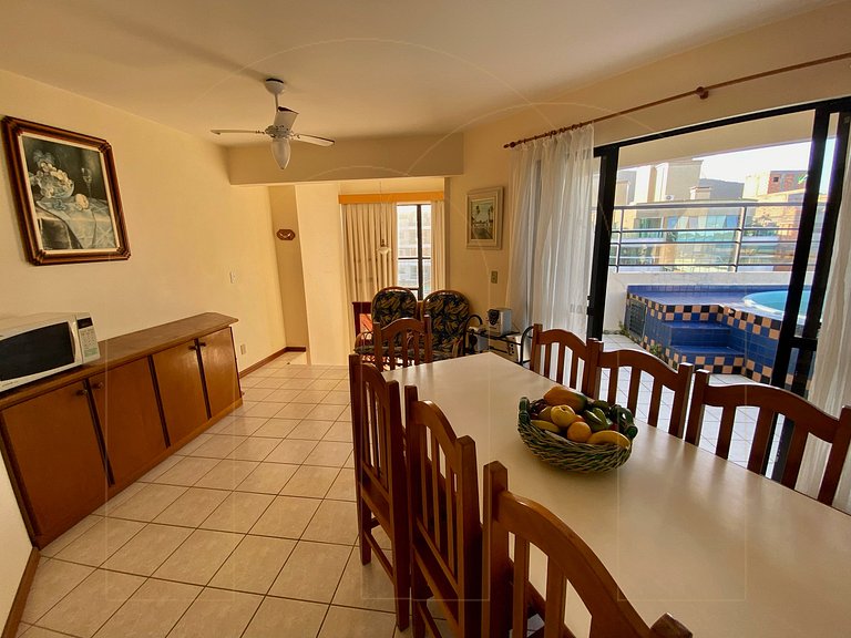 Cobertura Duplex com piscina e vista mar em Bombas