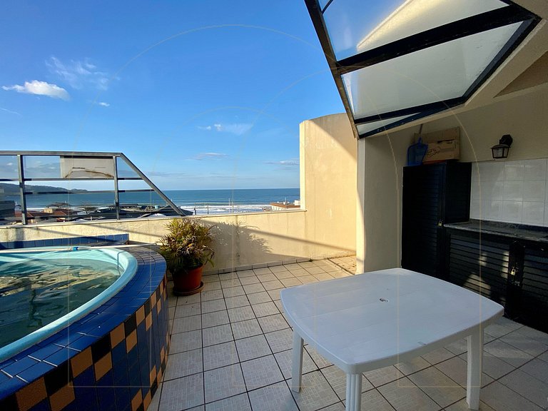 Cobertura Duplex com piscina e vista mar em Bombas