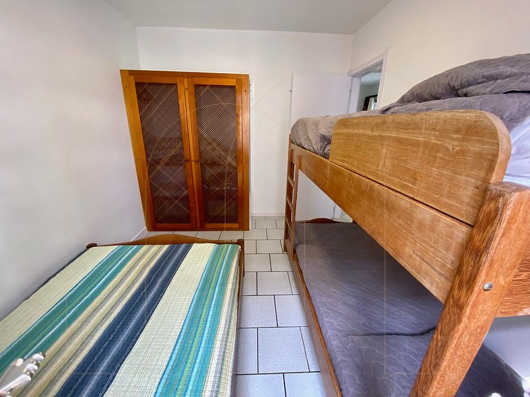 Apartamento 2 dormitórios na Avenida de Bombas/Edif. Tania 2