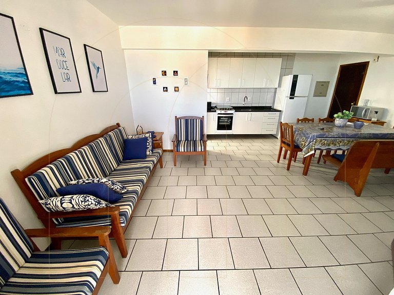 Apartamento 2 dormitórios com vista mar.