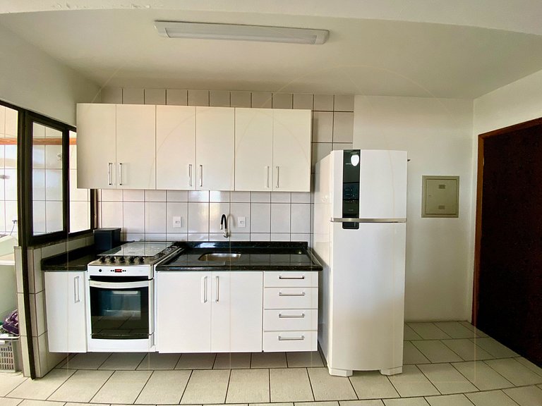 Apartamento 2 dormitórios com vista mar.