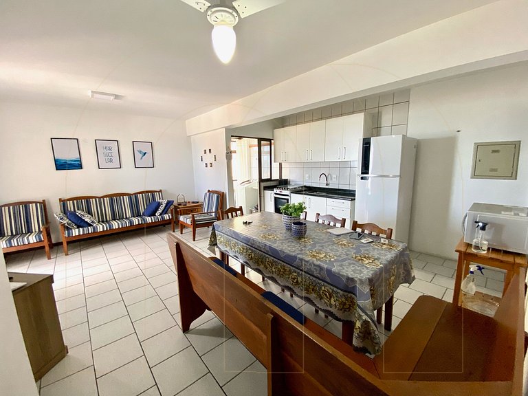 Apartamento 2 dormitórios com vista mar.