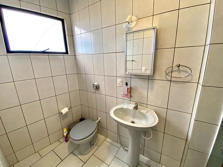 Apartamento 2 dormitórios com vista mar.