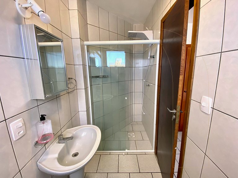 Apartamento 2 dormitórios com vista mar.