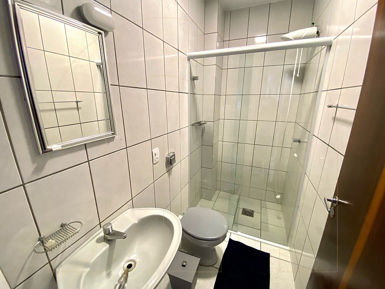 Apartamento 2 dormitórios com vista mar.