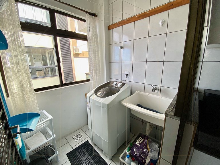 Apartamento 2 dormitórios com vista mar.