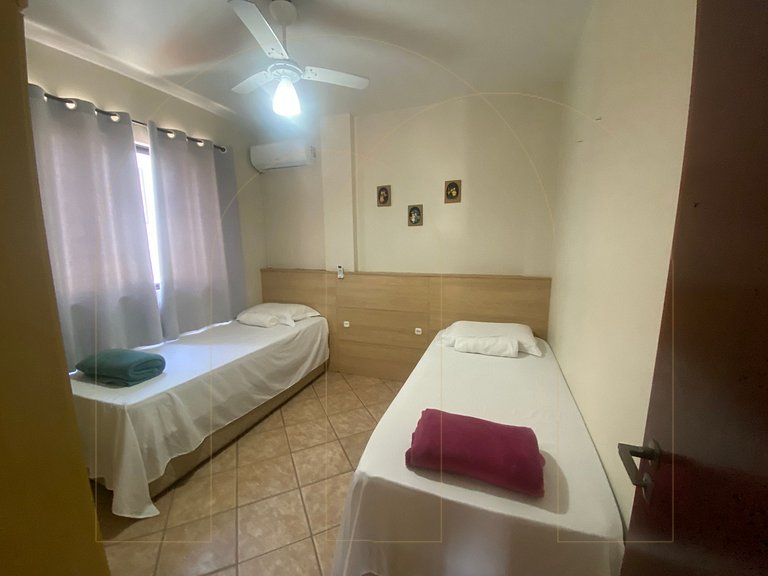 Apartamento 2 dormitórios com vista mar, 80mt da praia