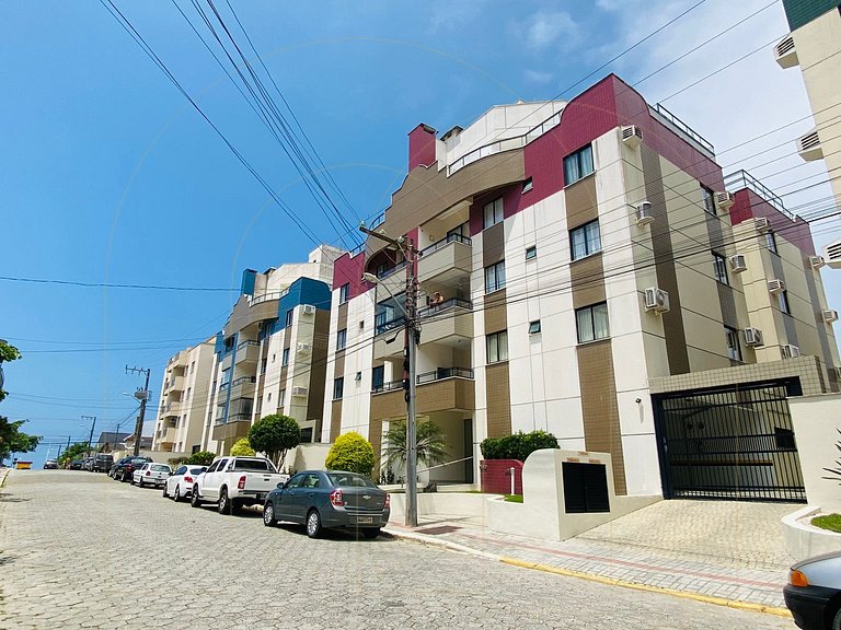 Cobertura Duplex com piscina a 80 metros do mar