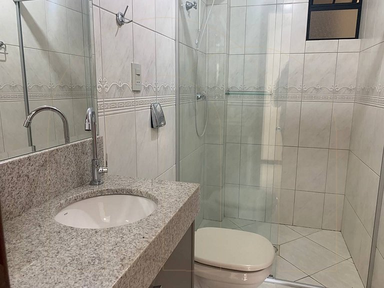 Apto mobiliado de 2 quartos na Av. Leopoldo Zarling