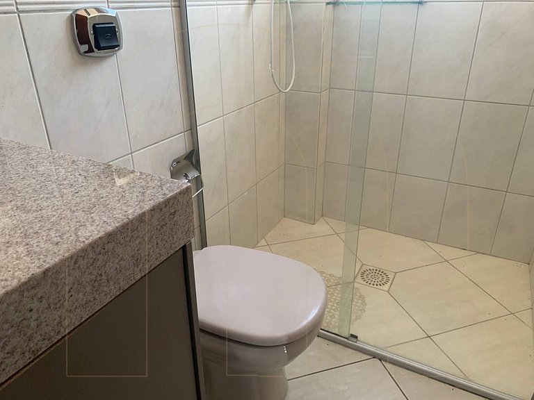 Apto mobiliado de 2 quartos na Av. Leopoldo Zarling