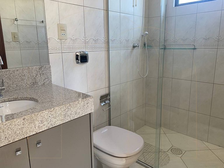 Apto mobiliado de 2 quartos na Av. Leopoldo Zarling