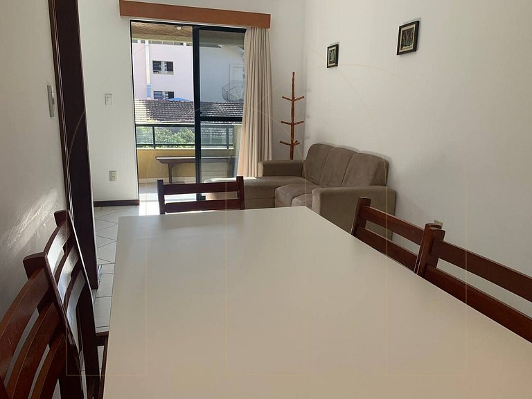 Apto mobiliado de 2 quartos na Av. Leopoldo Zarling