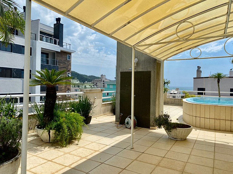 Cobertura 04 suítes com vista mar e piscina em Bombas