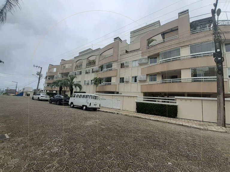 Apartamento 3 dorm. prox. da praia em Bombas.
