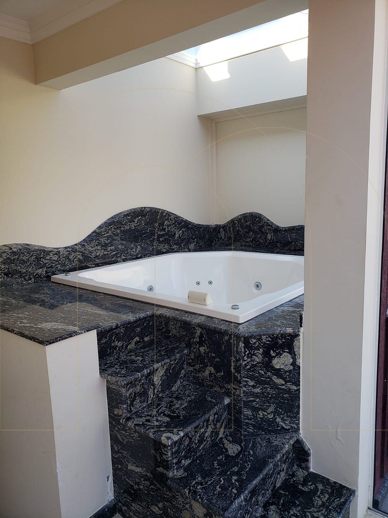 COBERTURA DUPLEX COM JACUZZI E PISCINA 80 METROS DO MAR