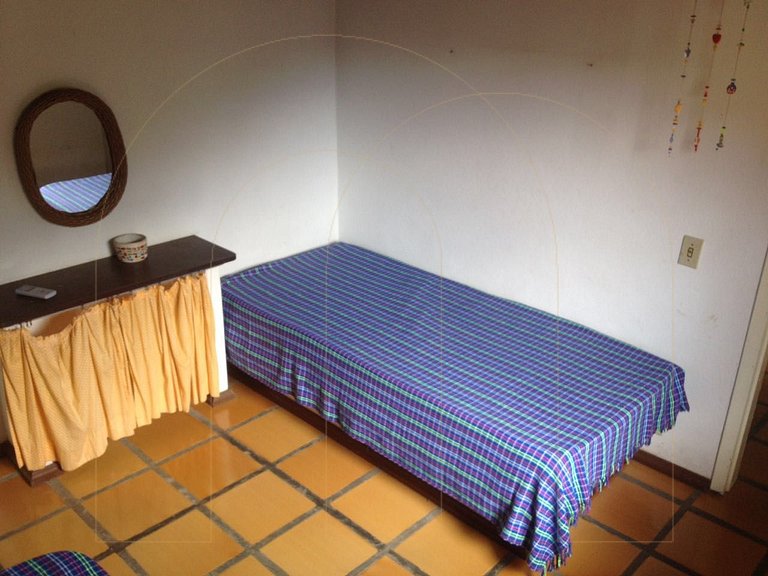 Casa no costão de bombas, 50 metros da praia.