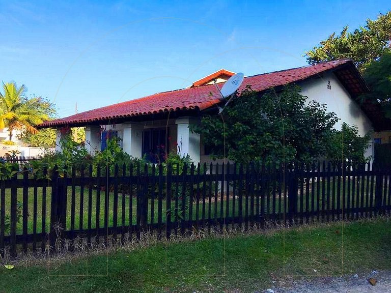 Casa no costão de bombas, 50 metros da praia.