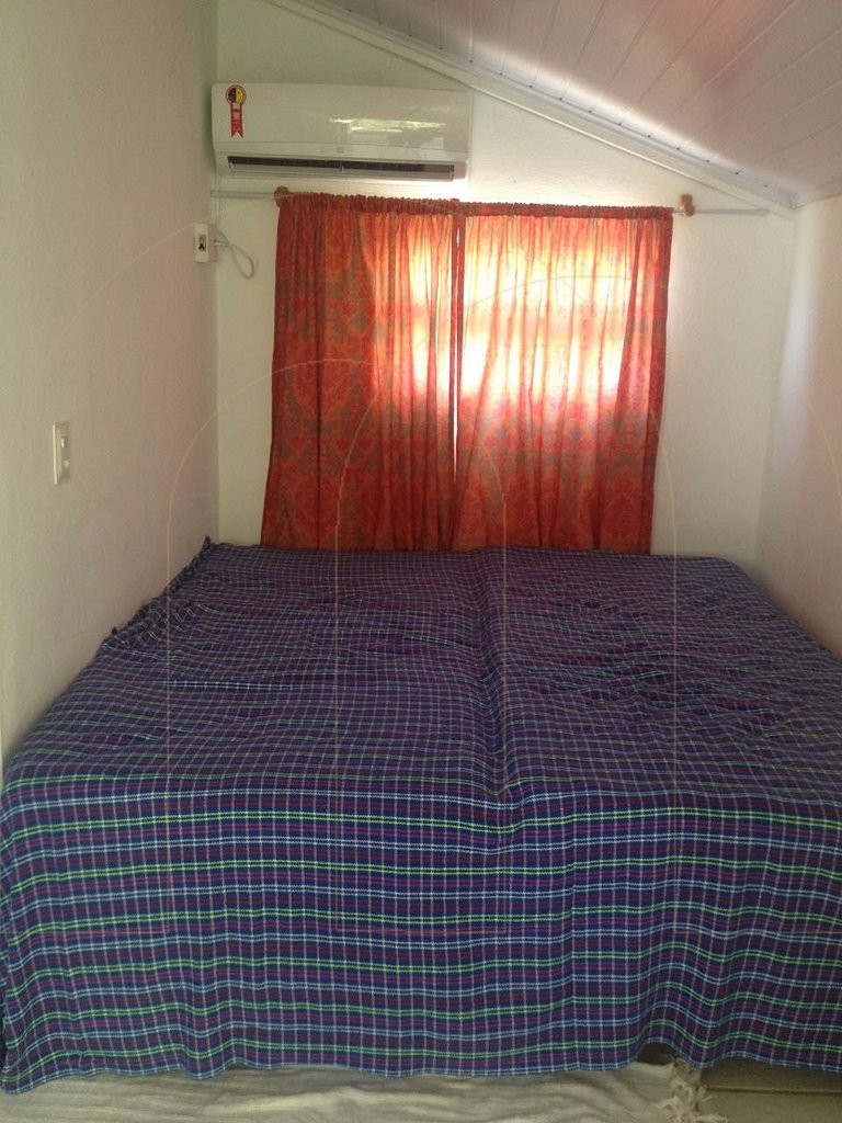 Casa no costão de bombas, 50 metros da praia.