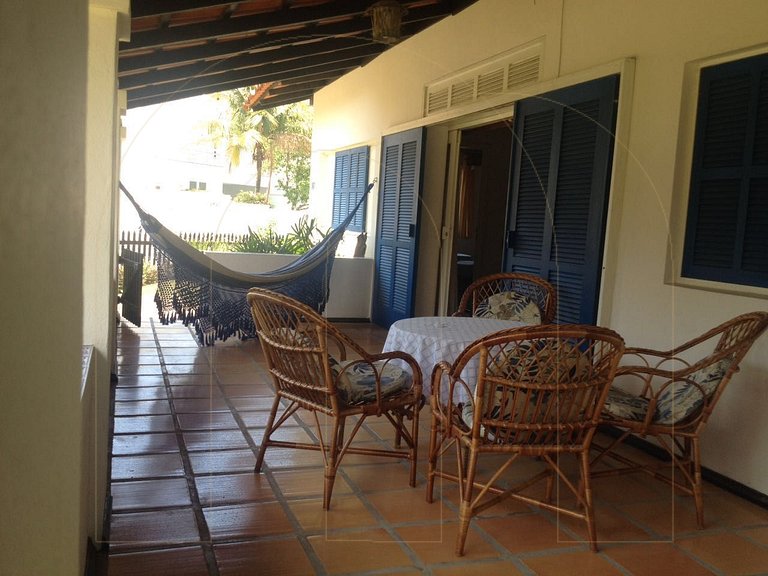 Casa no costão de bombas, 50 metros da praia.