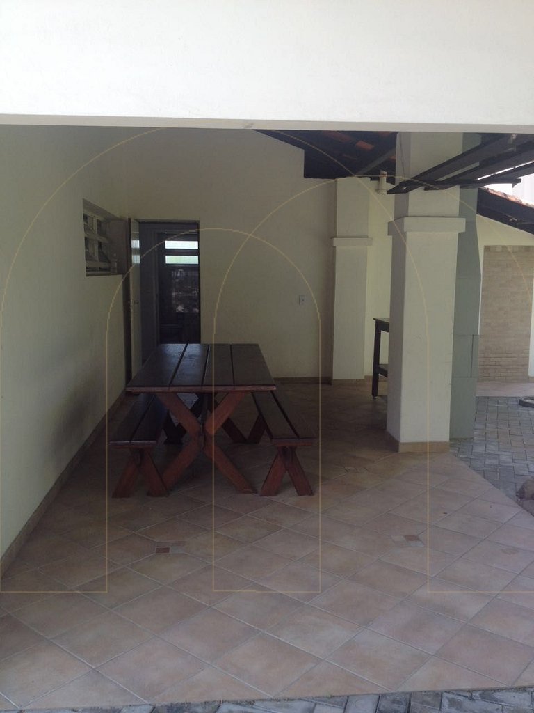 Casa no costão de bombas, 50 metros da praia.