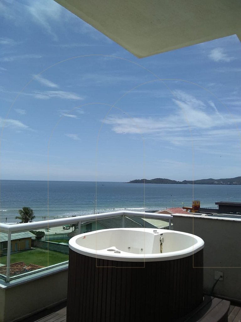 Linda Cobertura com Vista ao Mar na Praia de Bombas!